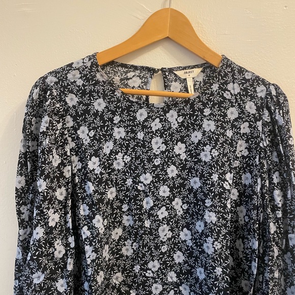 Floral Black and White Women's Top - Picture 2 of 2